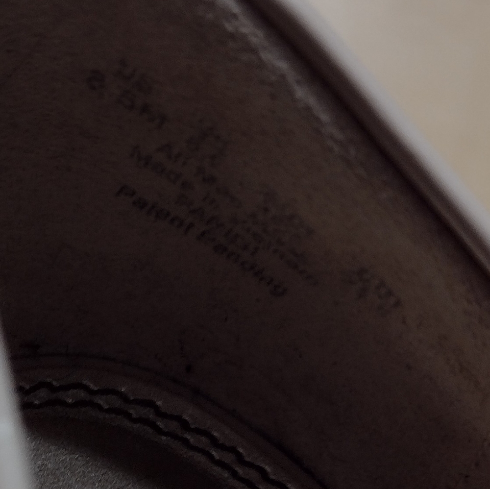 Classic Women's Patent Mid-Heel Pumps in Nude - Picture 13 of 13